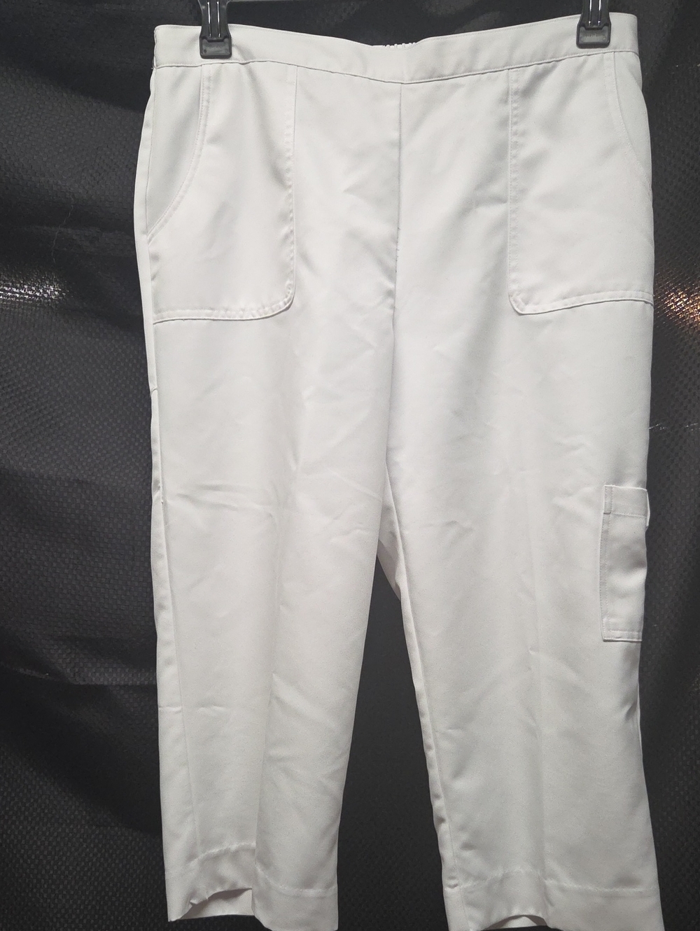 Alfred Dunner White Cargo Capri Pants